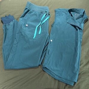 FIGS technical collection scrub set